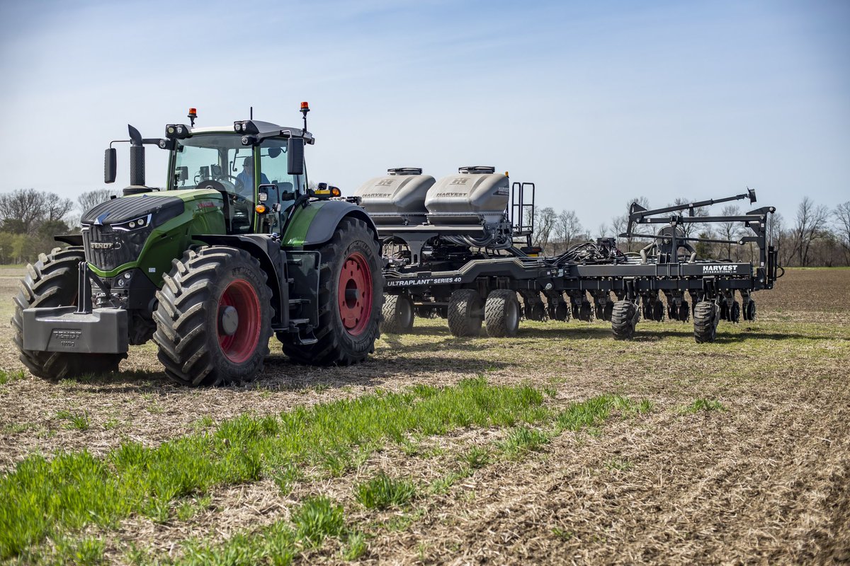 DustinFriesen_'s tweet photo. New PB4010S2 48 row planting 10” beans in Ohio. Narrow #LaserPro1 row units from @Harvest_Int_Mfg with Precision tech making it happen. https://t.co/EMGcLn4yOx