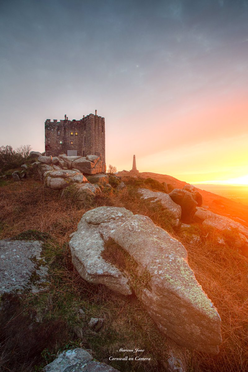 Golden hour light on Carn Brea.
#cornwall #sunset #carnbrea #goldenhour #photography #photooftheday