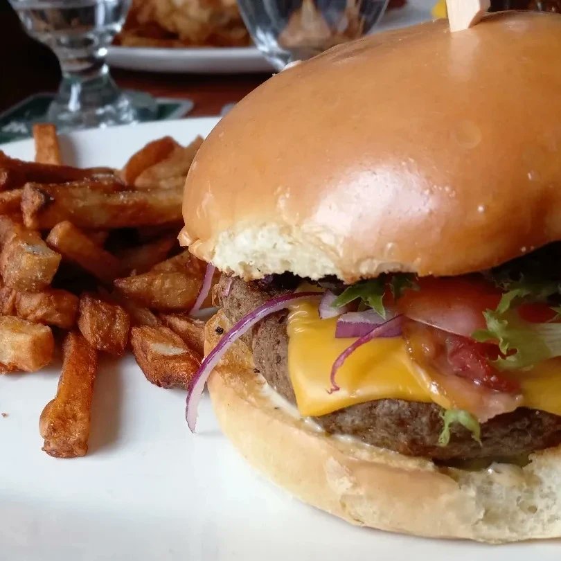 michaeltrevorca's tweet photo. Lunchtime.
Fish and Chips for Trevor and a Burger for moi.
Yummmmmmm.
#lunch #lunchtime
#quebeccity #Quebec #food #foodblogger #supportlocalbusiness #supportsmallbusinesses
#canadianblogger #canadianbloggers #picoftheday #lovemylife #travelblogger #michaeltrevortravels https://t.co/0rzjBSy0DU