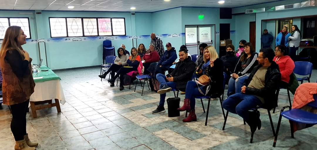 SOEMEyZO's tweet photo. SOEMEyZO junto a la Universidad organizaron una Jornada de Formación Sindical en Esquel https://t.co/TkBhonNuD2 https://t.co/D1oiwt7DJn