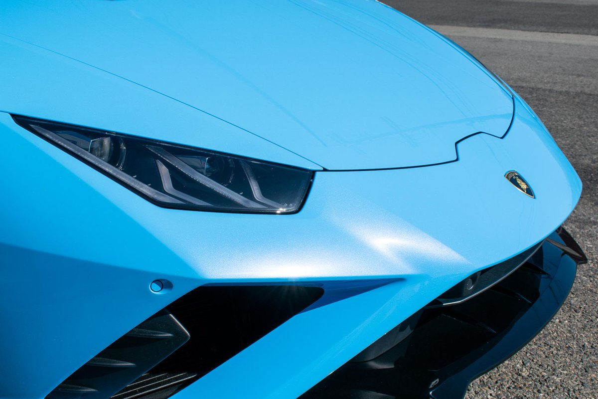We can't keep our eyes off of our Blu Cepheus 2021 Lamborghini Huracan Evo RWD!

motorenn.com/vehicle/215/bu…