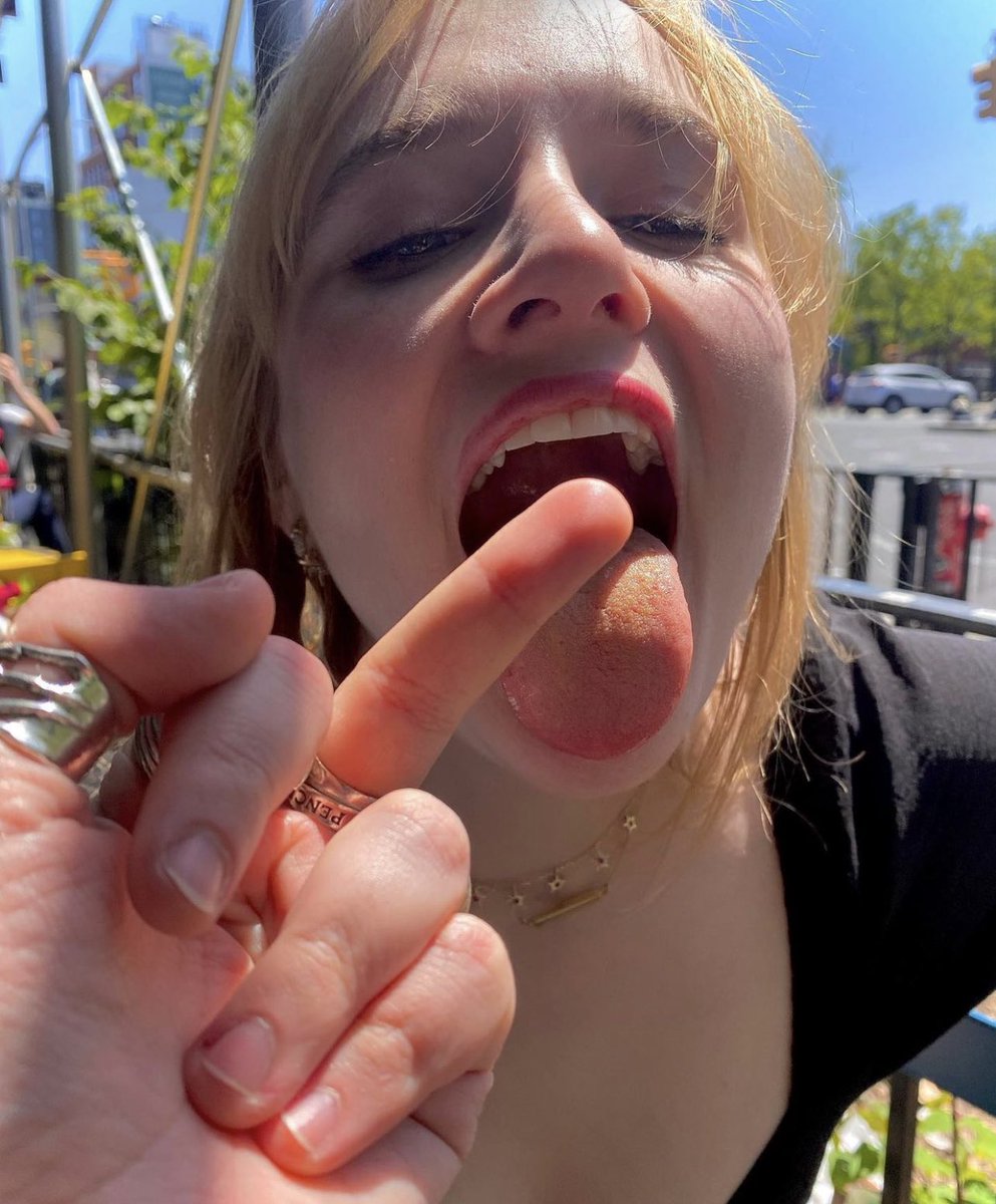 EmLiao1's tweet photo. Book me and my slut friend 🥰😈 https://t.co/NtDHzy4TcA