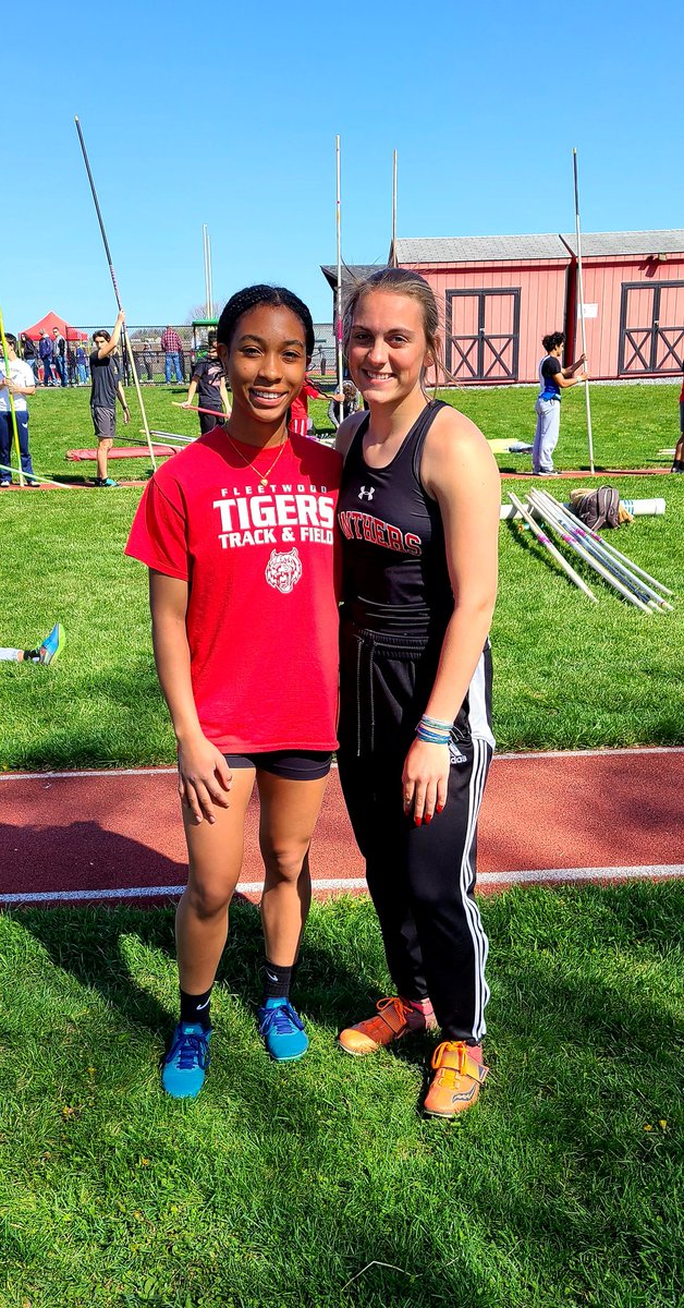 Monster long jump weekend!!👏

Hercules 17' 11.75"
Ziska 18' 1"

#longjump <a href="/chanelherc/">chanel h</a> <a href="/maddy15769057/">Madison Ziska (Z)</a> <a href="/CentralPARunner/">CentralPARunner</a> <a href="/JasonGuarente/">Jason Guarente</a>