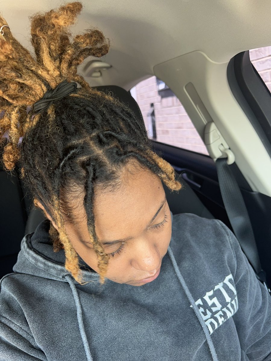 1Skittless's tweet image. Loc appreciation b/c im definitely loving them now !💛💛💛
#Whatcolornext