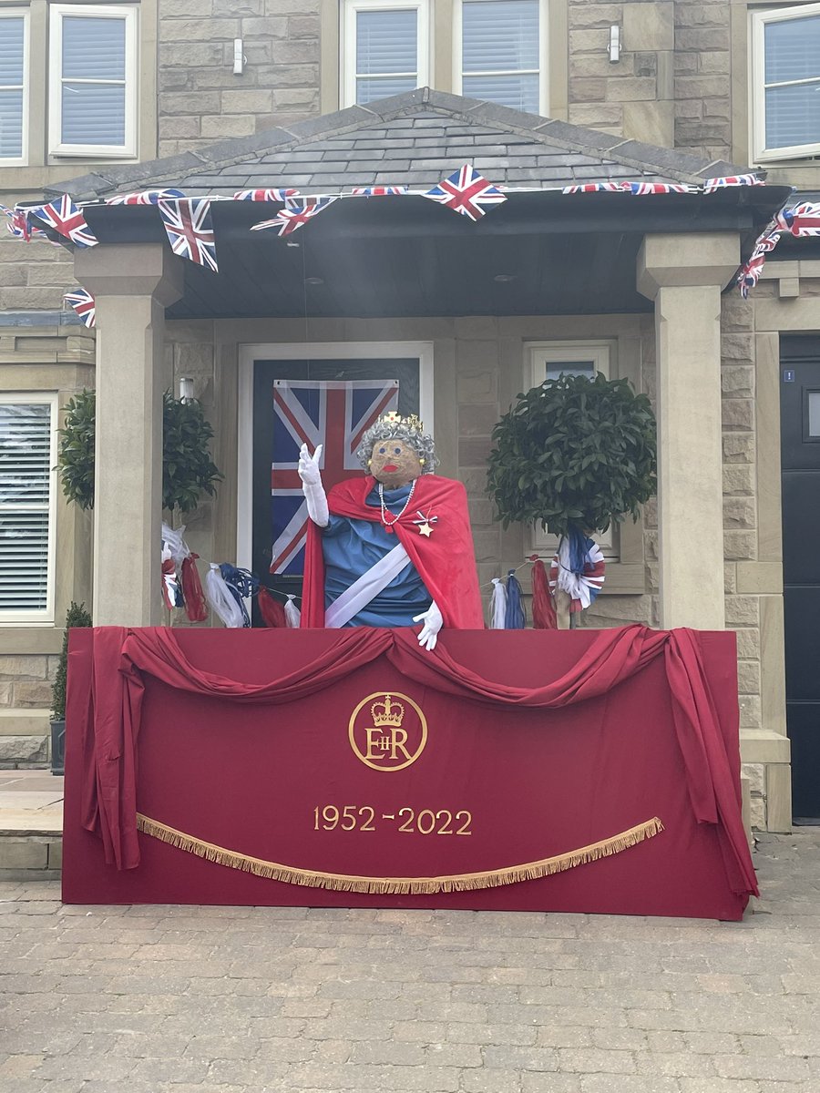 HollyLynch5's tweet photo. Some incredible efforts at the Northowram scarecrow festival! Do come and have a look over the bank holiday weekend! https://t.co/UQYseeBTKq