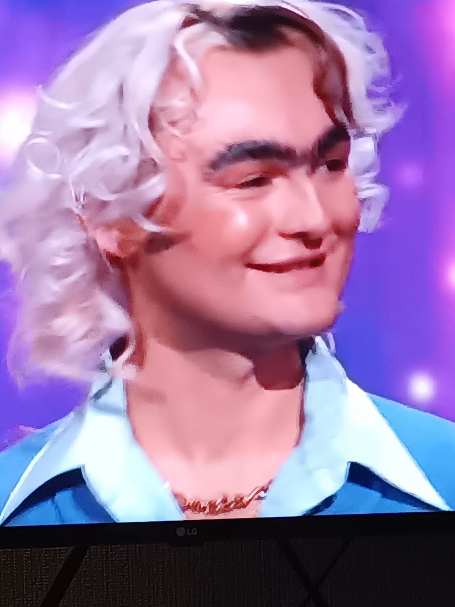 aaronwest87's tweet photo. Anyone care to explain? Starting with those fucking horrendous brows! #romeoandduet https://t.co/mbP3nQQoC2