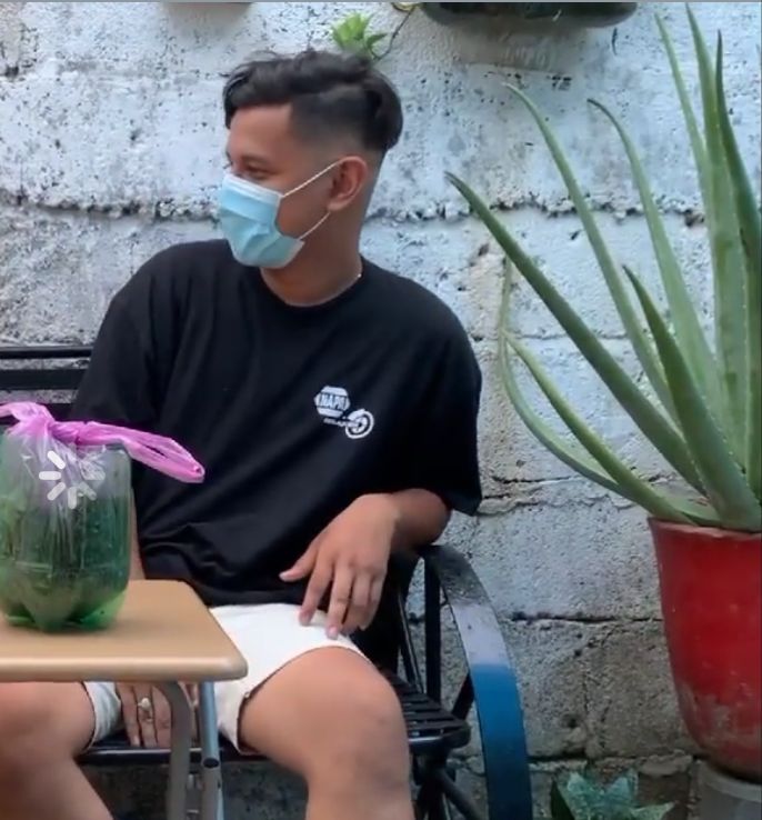 AxelStuart7's tweet photo. Recién veo esta foto, que por cierto fue sacada de una video exposición 🥴 https://t.co/MVzXf4SwpK