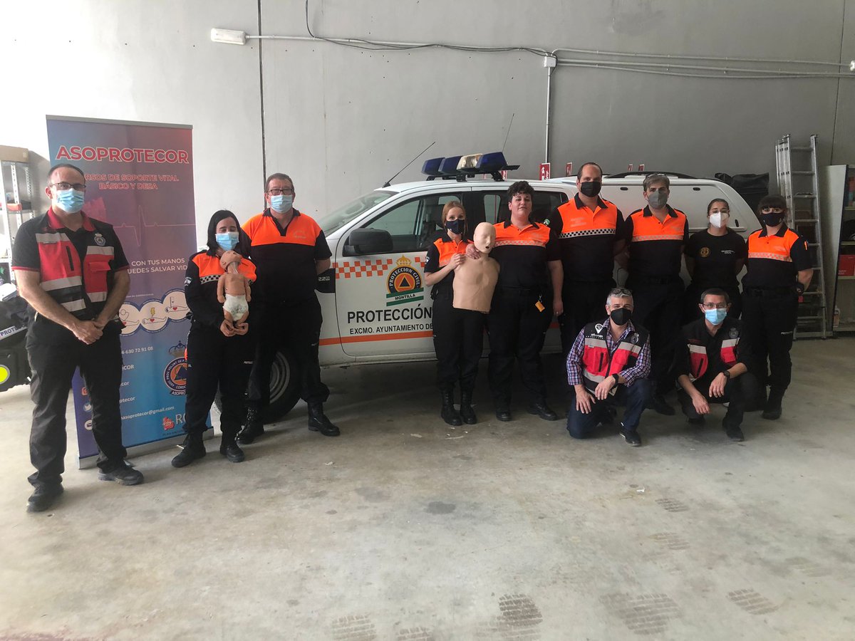 asoprotecor's tweet photo. Denuevo volvemos a dar Formación a la Agrupación Local de Voluntari@s de Protección Civil de Montilla en Primeros auxiliosy rcp- desfibrilador para estar bien Formados. #proteccióncivilMontilla #Asoprotecor https://t.co/sarCkuzzQx