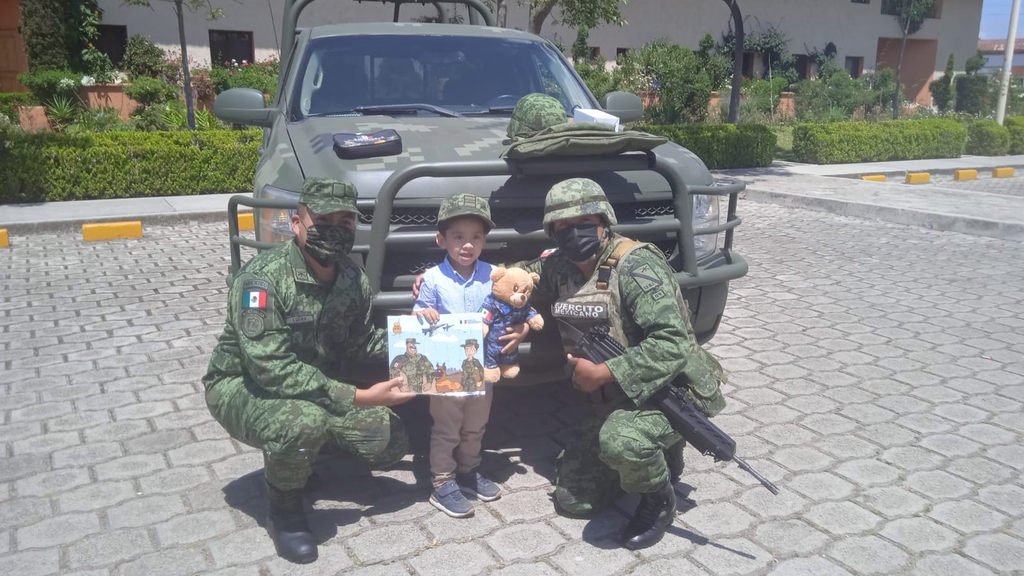 osadiainforma's tweet photo. La Secretaría de la Defensa Nacional, a través de las Comandancias de la VII Región Militar y 31/a. Zona Militar, informa a la opinión pública, que el Ejército Mexicano participó en la ceremonia con motivo del Día del Niño y Niña que se realizó en el Municipio de San Cristób… https://t.co/BKzYtR9sbl