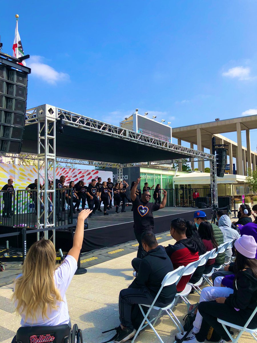 MusicCenterLA's tweet photo. Our 1st ever Very Special Arts Festival Community Day is off to a great start with @Str8UpAbilities!🌈☀️🤟🎨
#vsaf #vsaf22 #allabilities https://t.co/ztxz82gHmL