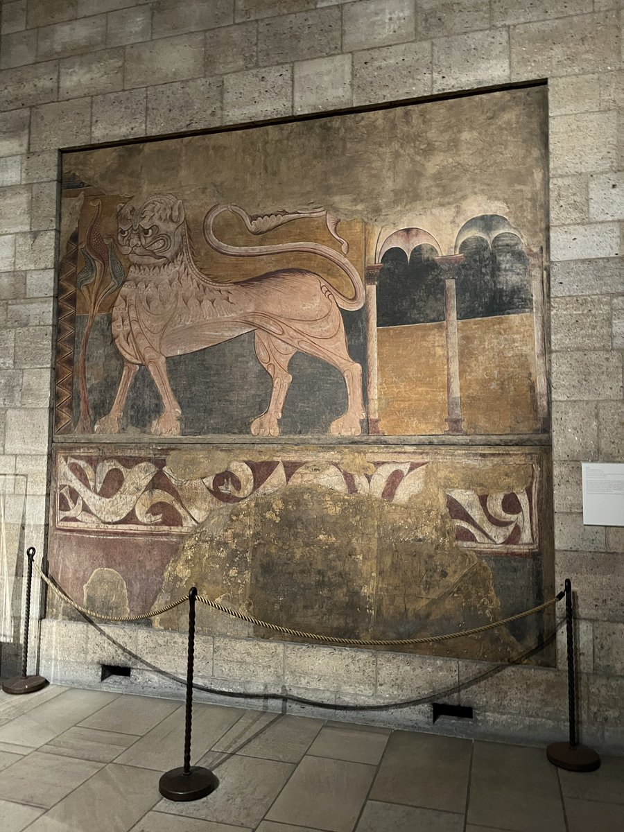 MillanGrau's tweet photo. Visitar “The Cloisters” me ha causado una sensación entre alegria x ver q “no se perdieron” y tristeza por ver semejantes obras de arte rodeadas de tanto Falso Histórico y tan lejos de donde deberían estar. #sanmartindefuentidueña #sanpedrodearlanza https://t.co/l2zlXKcJP3