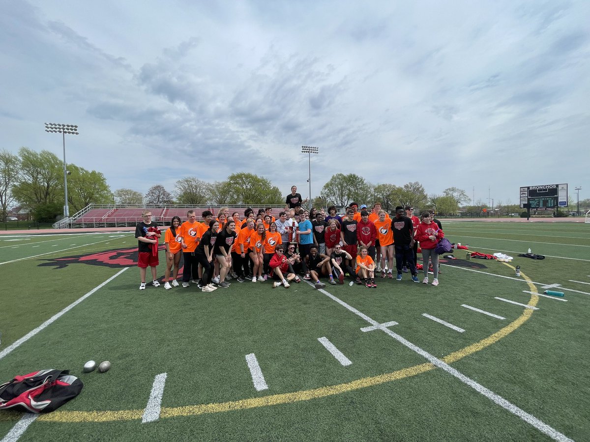 This is what unified is all about!!Broncho’s and Raider’s tie 🥇 and we all celebrate together!!
#champstogether #unifiedsports #unifiedtrack @JeffUnified