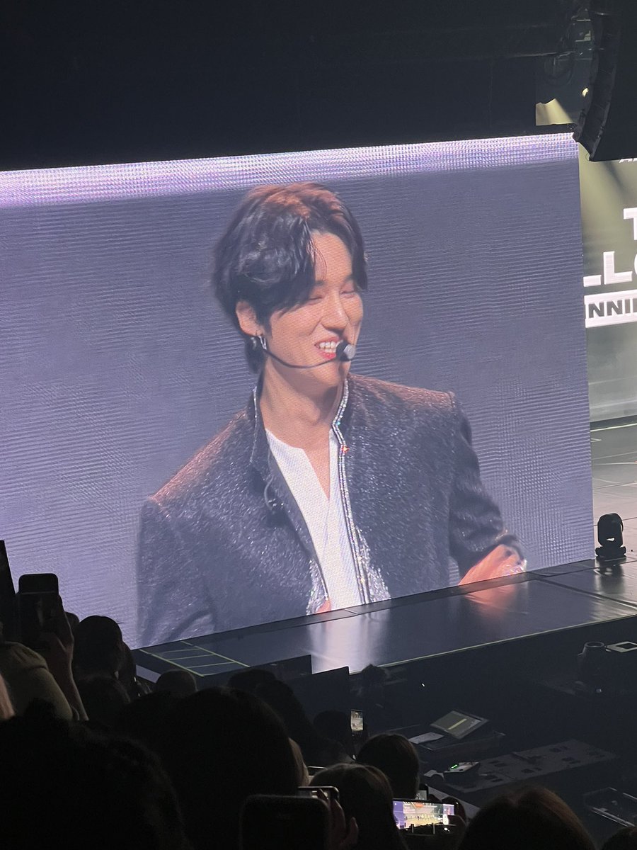 bobawooyo's tweet image. OH MY GOD LOOK AT HIM