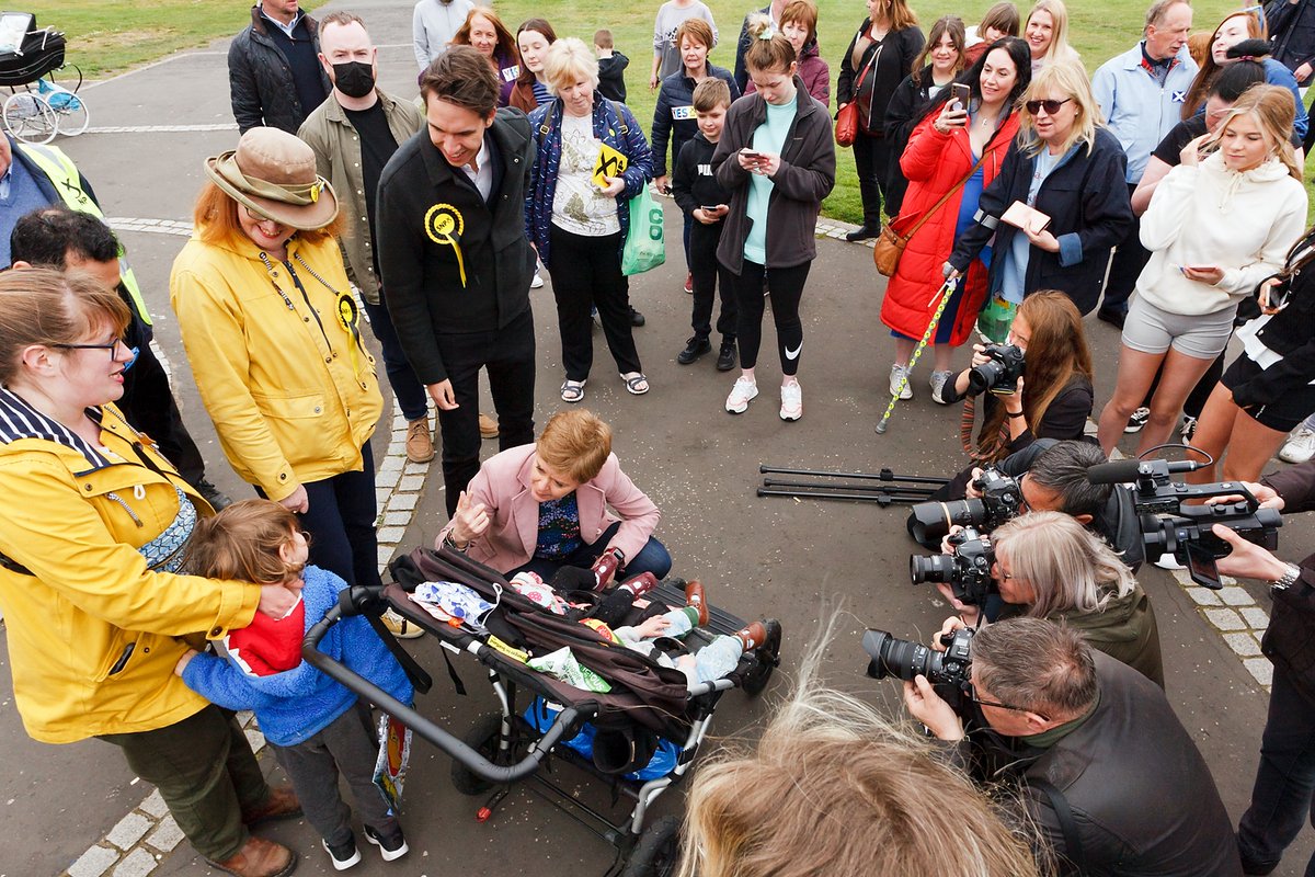 michaelbooth's tweet photo. 📸 Pictures of people taking photos - First Minister @NicolaSturgeon paying a visit to Burntisland High Street on the local election campaign trail #photoception https://t.co/oPgFoFS99S