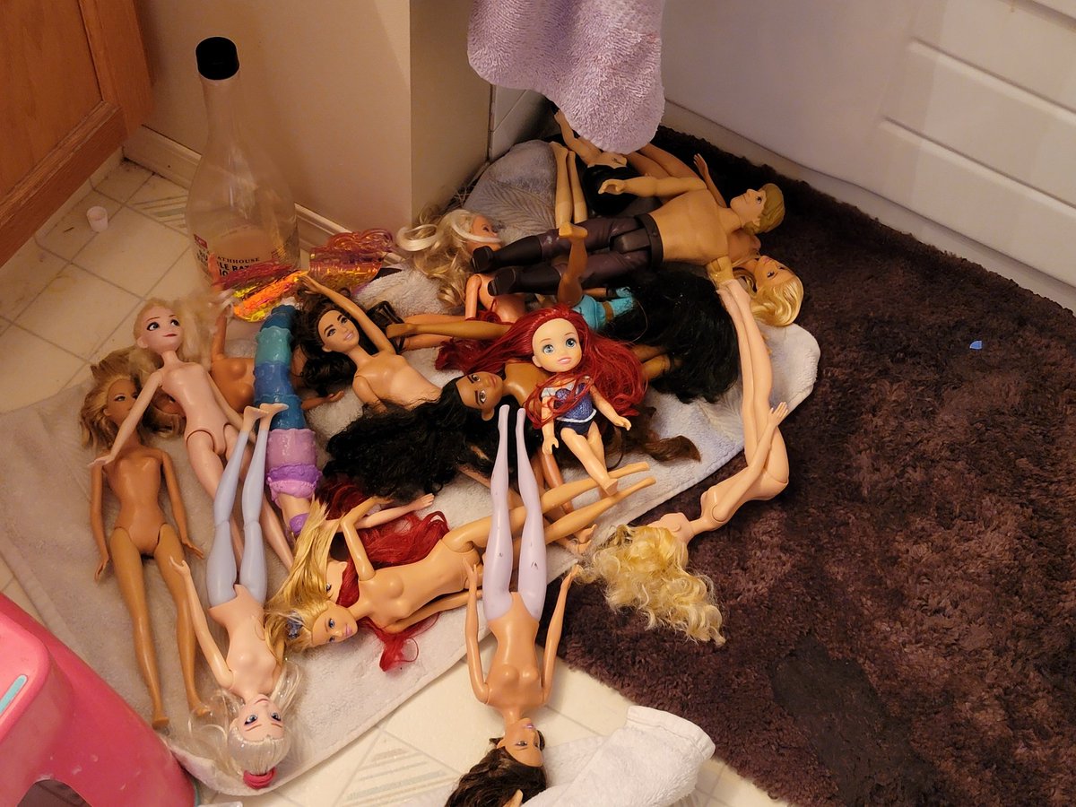 jgreenewrites's tweet photo. Mom, how many toys is TOO many to take in the bathtub?
#momlife #mom #momfails https://t.co/G7aPq2dLxu