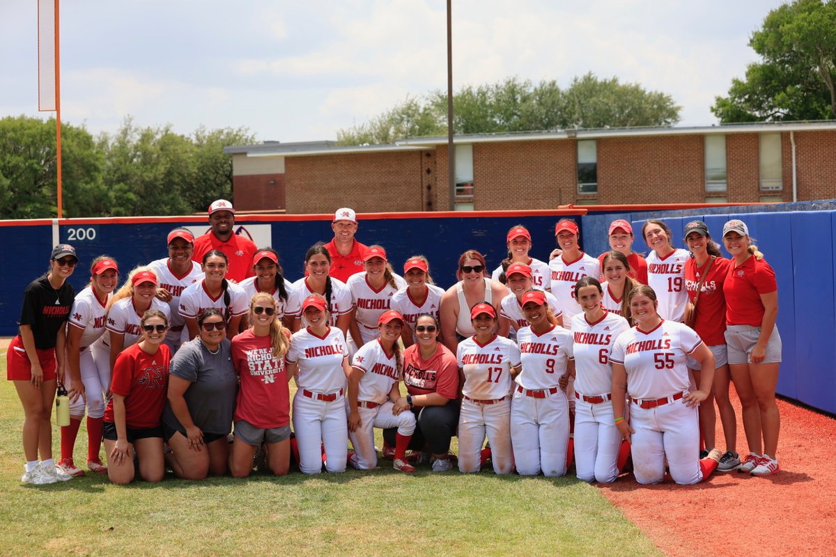 nicholls_sb's tweet photo. 𝙊𝙉𝘾𝙀 𝘼 𝘾𝙊𝙇𝙊𝙉𝙀𝙇, 𝘼𝙇𝙒𝘼𝙔𝙎 𝘼 𝘾𝙊𝙇𝙊𝙉𝙀𝙇

Enjoyed having a few alumnae in Houston this weekend. https://t.co/ncBhEsxDey