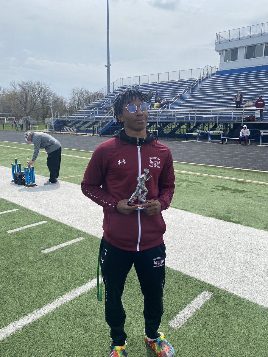 CavemenBTrack's tweet photo. Cavemen win the 2022 John Reed Relays! 

Meet mvp: @dentrayives2 

John Reed Mile Champ: @RyanHoop68 

Great job guys!

@cavemensports @MHSTrackField2 @jhembrecht @KeyserSherry https://t.co/puCheDNXEs