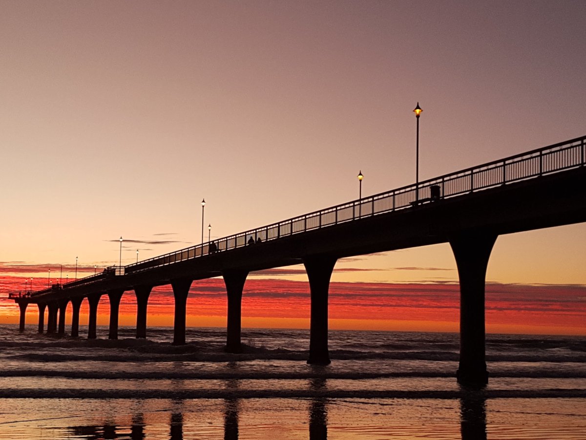 snoopchuck's tweet photo. Sunrise. Cycled 8.8km for this view. Next time I'll get on the bridge. https://t.co/a49QOSq7Oa