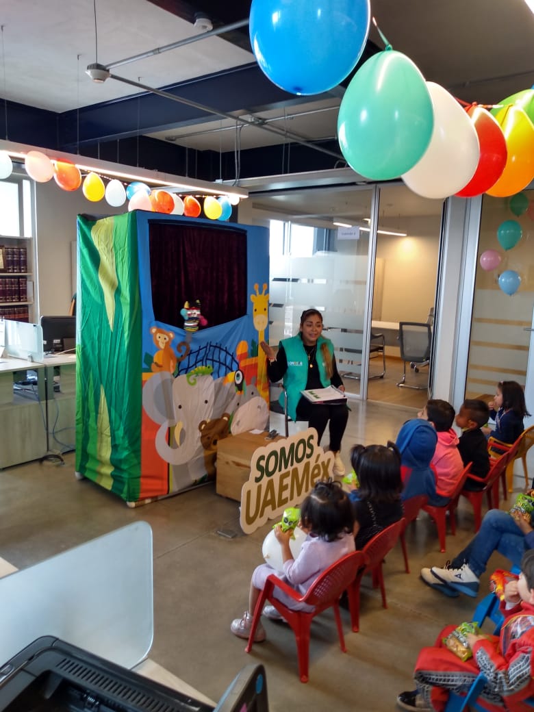 AG_UAEM's tweet photo. Nuestro agradecimiento a @lizozuna, Directora General de @CONVIVEedomex, por la entusiasta participación de su equipo de trabajo en el festejo del Día del Niño y la Niña, organizado para el personal de la Oficina de la Abogada General.
#SomosUAEMex https://t.co/oSHgIBiSNo