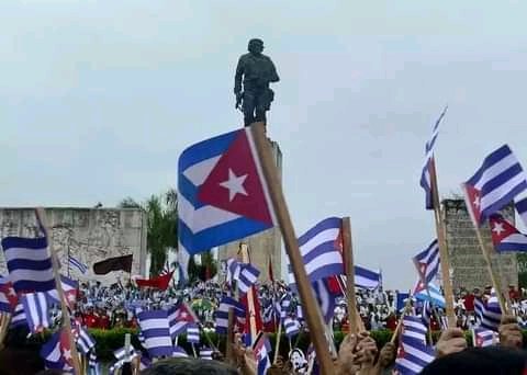 "Vamos a pintar, juntos el paisaje de la unidad y de la continuidad, el paisaje de una #Revolución en el poder. #VamosConTodo a este #1deMayo" <a href="/DiazCanelB/">Miguel Díaz-Canel Bermúdez</a> #CubaViveYTrabaja #NosVemosEnLaPlaza #UnidadYContinuidad #CubaVive #UCLVnuestra #UCMVC #VillaClara