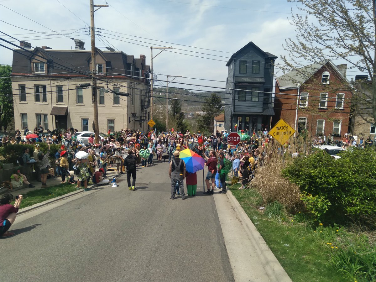 brandovedo's tweet photo. May Day parade in Polish Hill, Pittsburgh (4/30/22)
#mayday #maydayparade #mayday2022 #internationalworkersday #solidarity @PghLaborChoir https://t.co/On0fR4fjZx