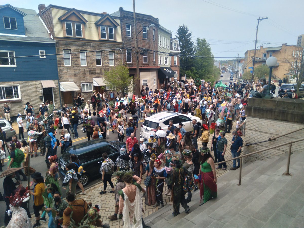 brandovedo's tweet photo. May Day parade in Polish Hill, Pittsburgh (4/30/22)
#mayday #maydayparade #mayday2022 #internationalworkersday #solidarity @PghLaborChoir https://t.co/On0fR4fjZx