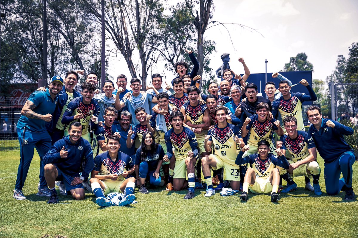 America_FB's tweet photo. 📸 | #Sub18 

✅ Clásico Joven ganado
✅ Calificados a liguilla 
✅ Líder general
✅ Mejor ofensiva 

#ÁguilasDesdeLaCuna 🦅 https://t.co/fUPceemp5A