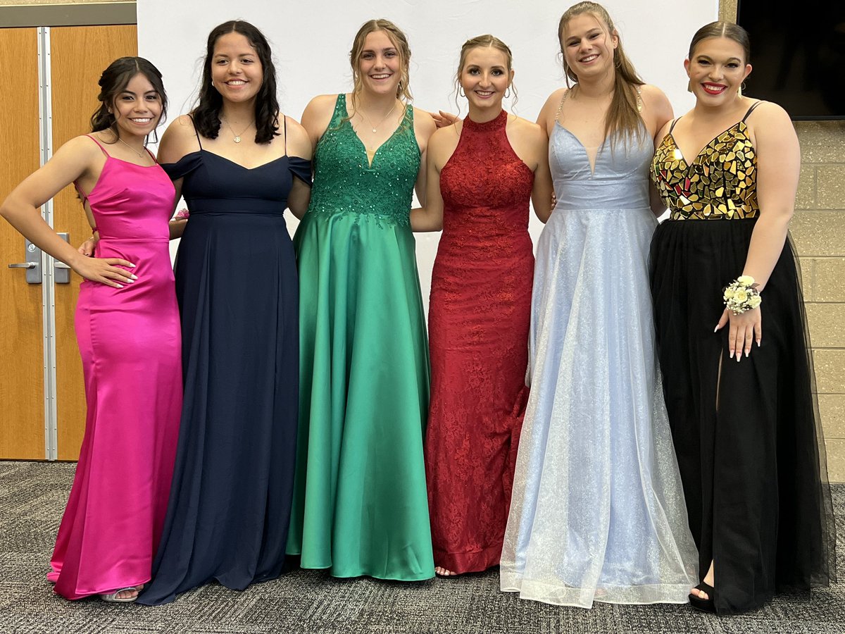Jr/Sr FBLA Officers always look nice but looking extra nice tonight! #FBLA_SuccessStartsHere #CreteCardinals #Prom2022