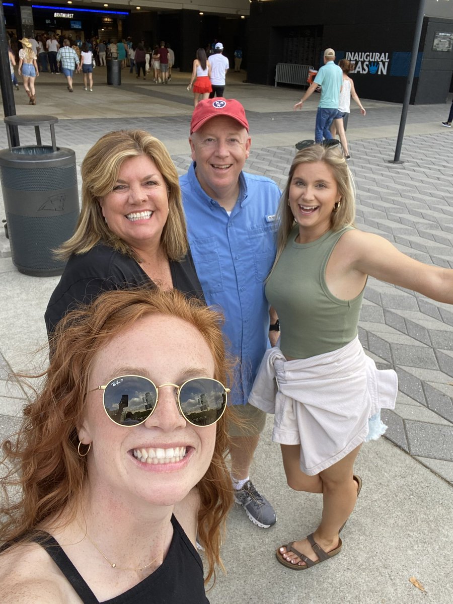 Kimbkeith's tweet photo. @kennychesney We Ready! https://t.co/ojF0n8La9j