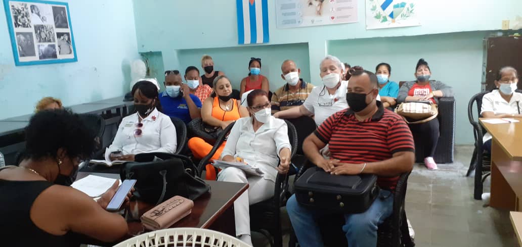DMSaludMatanzas's tweet photo. Se realiza en la #DMSMatanzas reunión de coordinación de la vacunación de refuerzo a menores en edades comprendidas entre 12 y 18 años. Salud- Educación precisan las acciones a realizar. #SoberanaPlus
#VamosConTodo
#MatanzasPorLaSalud
@WongCorrales
@BernardoQS75 https://t.co/7AFqUI9DnE