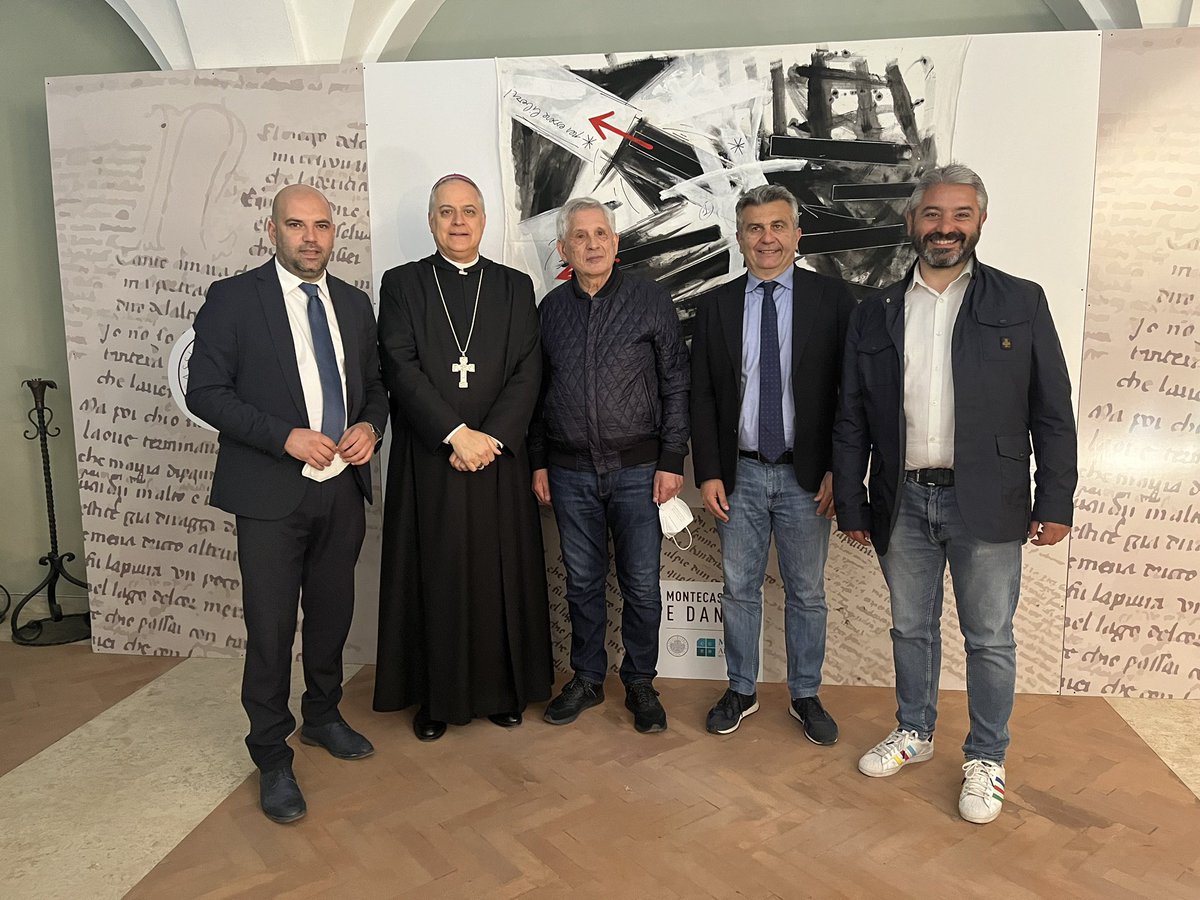 Abbazia di Montecassino/Montecassino Abbey (@m_c_a_b_b_e_y) on Twitter photo Inaugurazione della #mostra di #arte contemporanea “Il masso inamovibile” di Alberto #Gallingani,a cura di Roberto Capitanio.28 tele tra #passato e #presente,all’interno del museo abbaziale fino al 10 luglio.Da vedere #montecassino @FinestreArte <a href="/uni_cassino/">Università Cassino</a> <a href="/ARTEit/">arteit</a> <a href="/ArteMagazine/">ArteMagazine</a> Inaugurazione della #mostra di #arte contemporanea “Il masso inamovibile” di Alberto #Gallingani,a cura di Roberto Capitanio.28 tele tra #passato e #presente,all’interno del museo abbaziale fino al 10 luglio.Da vedere #montecassino @FinestreArte <a href="/uni_cassino/">Università Cassino</a> <a href="/ARTEit/">arteit</a> <a href="/ArteMagazine/">ArteMagazine</a>
