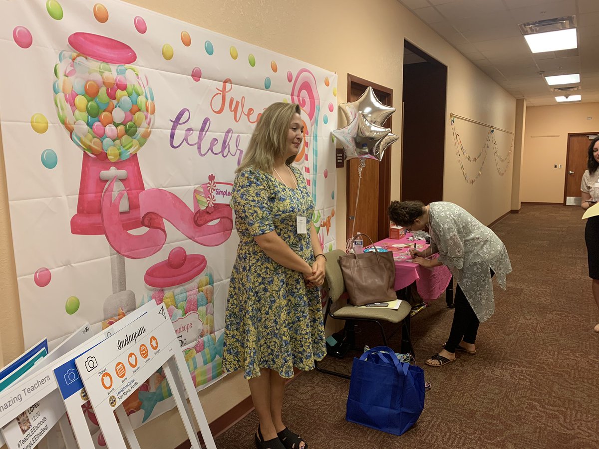 SuzetteRivera07's tweet photo. We were back in person for our Spring Teacher Recruitment Fair and our day could not have been more perfect!  Super grateful to work with an amazing team and wonderful principals!  I even had a surprise visitor at the end of the day #SweetLee #HiringAlert @LeeSchoolCareer https://t.co/vzqQMIExld