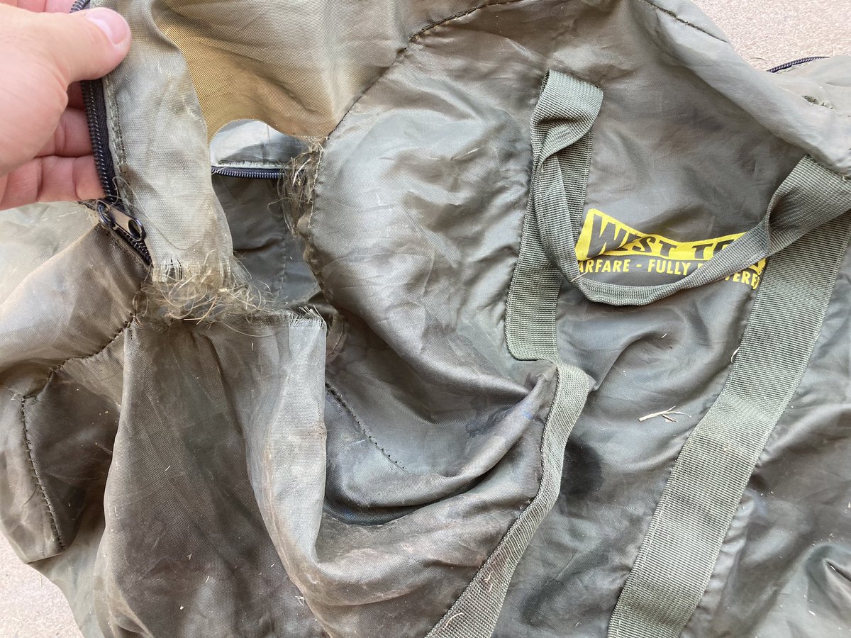 Paragondvp's tweet photo. I guess itβs pretty on brand for West-Tek to make an inferior product #hmscucknstuff #saltrivertubing #azsaltriver #rivertubing #piratelife #bethesda #riverpirates #fallout #westtek https://t.co/4sSdk2Puw4