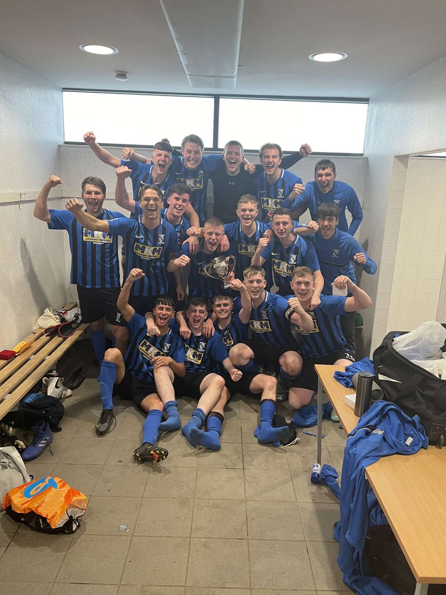 CleeTownAFC's tweet photo. WHAT A TEAM!🏆🙌 https://t.co/ap2c5iIHHA