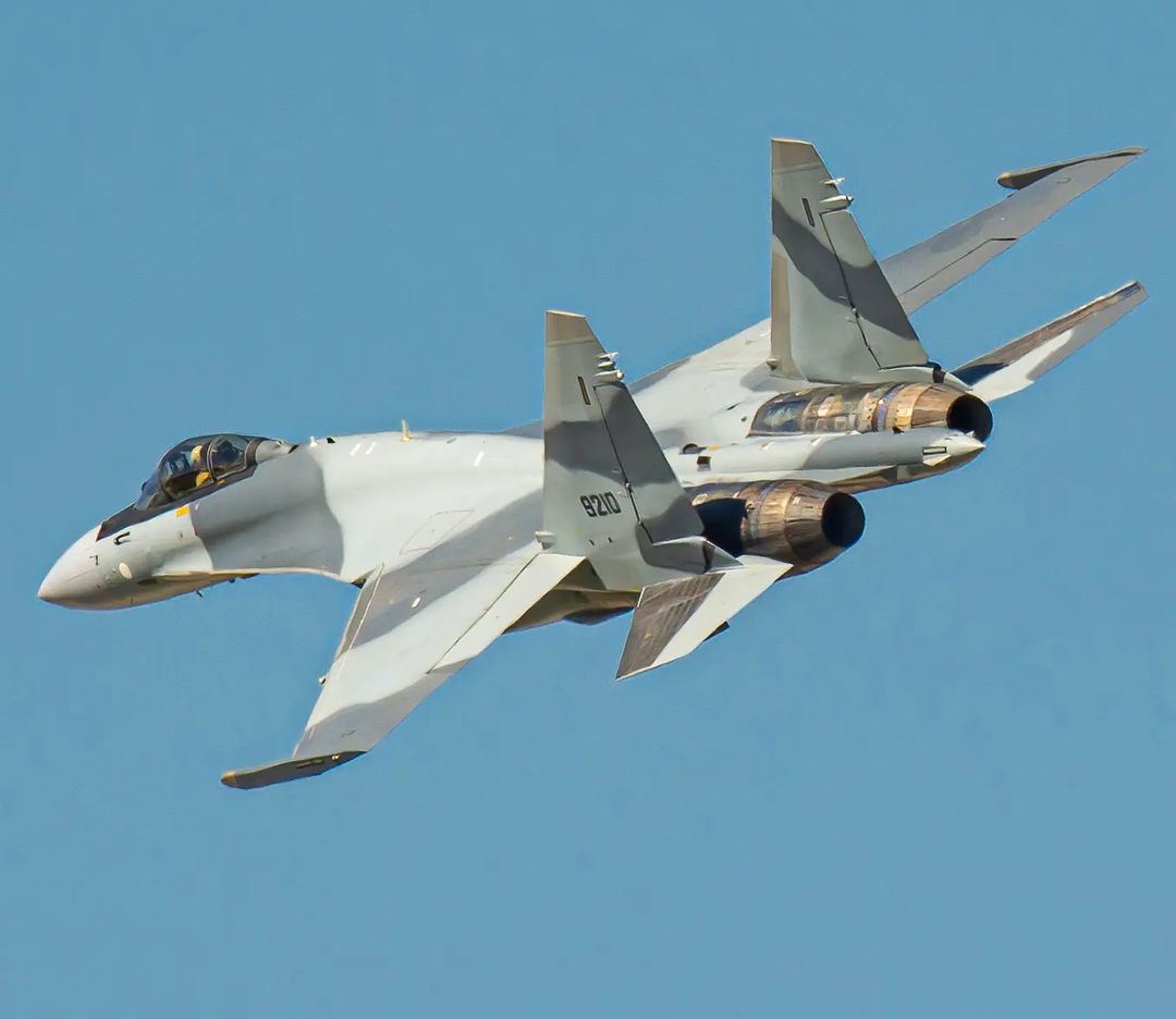 Egyptian Air Force (EAF) - Page 23 FRnc3r_X0AIR7zt?format=jpg&name=medium