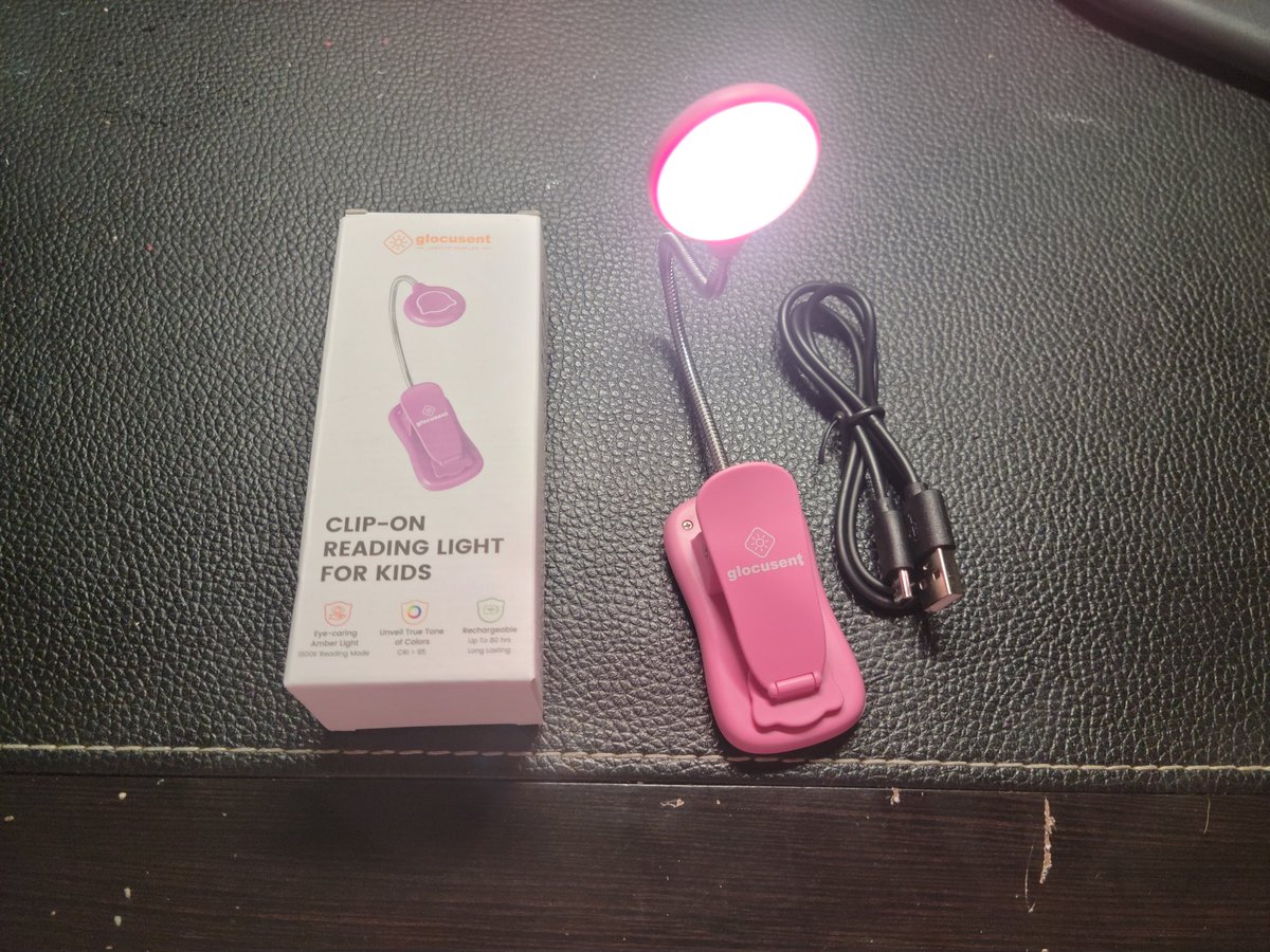 TabithaCrow0919's tweet photo. Kid's clip-on reading light. Comes with USB charger. https://t.co/oJPWVb3lN5 https://t.co/YbMusXPfDQ