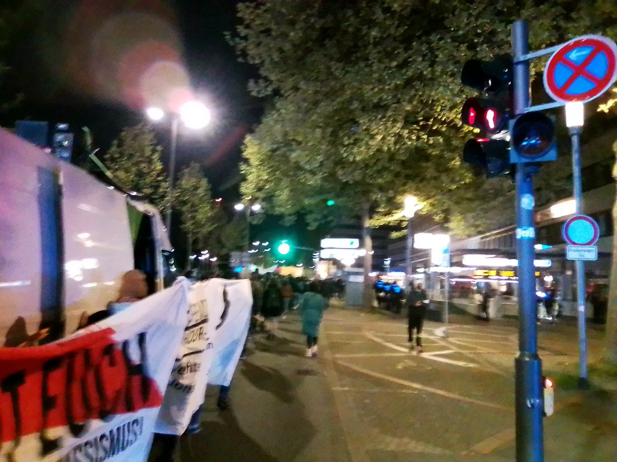 Antifaschistische Gruppe 5 tweet media
