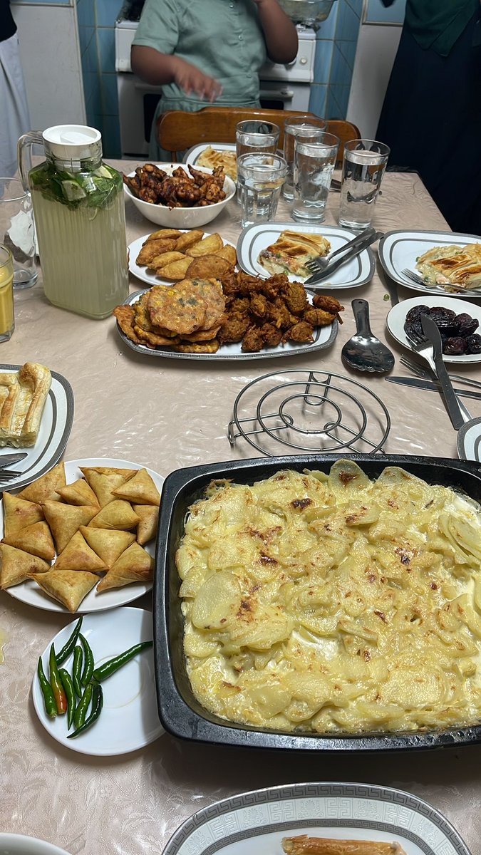 Suhel_81's tweet photo. Penultimate iftar at mums! #Iftar #RamadanKareem #Onemoreleft https://t.co/kzNCEKyqyF