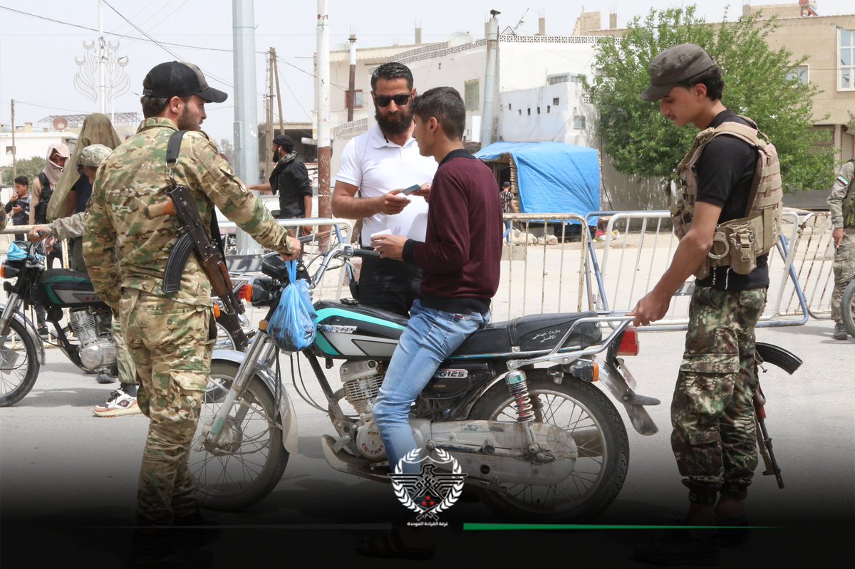 UniLeadership's tweet photo. #غرفة_القيادة_الموحدة
#عزم

انتشار قوّات غرفة القيادة الموحدة-عزم على الطرق الرئيسية والحواجز لضبط الأمن وحماية الأهالي في منطقة تل أبيض بريف الرقة الشمالي.

https://t.co/BdIrvZlFrU https://t.co/qqq4AUgKBc