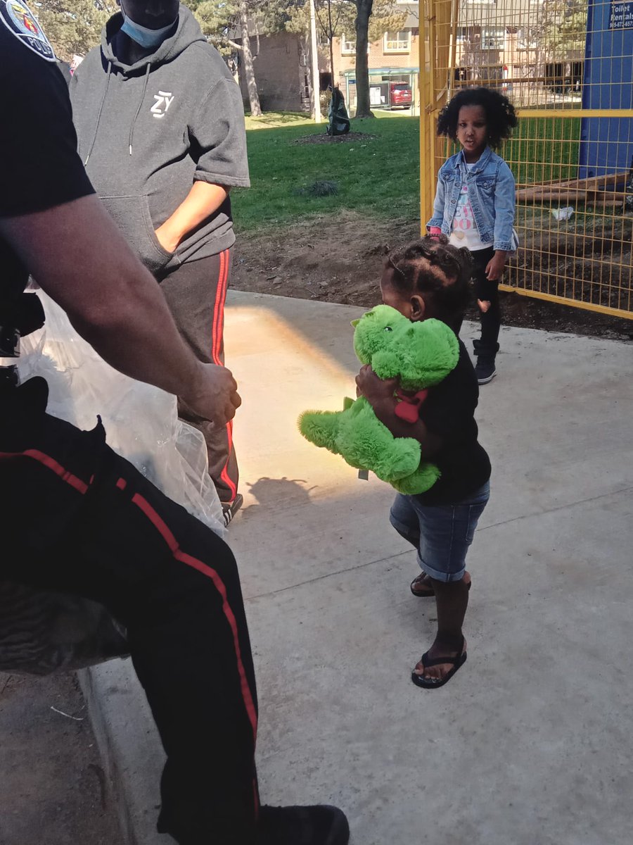 Collectivegrou1's tweet photo. Thank you to @police23division and  @23CPLC  members Michelle, Colette and Sarah including TCCG  for coming out and helping give out toys to the children. To @bccctoronto for building relationships with the community and the Police. To all our donors and partners, we Thank you!! https://t.co/jEx2tFLQDH