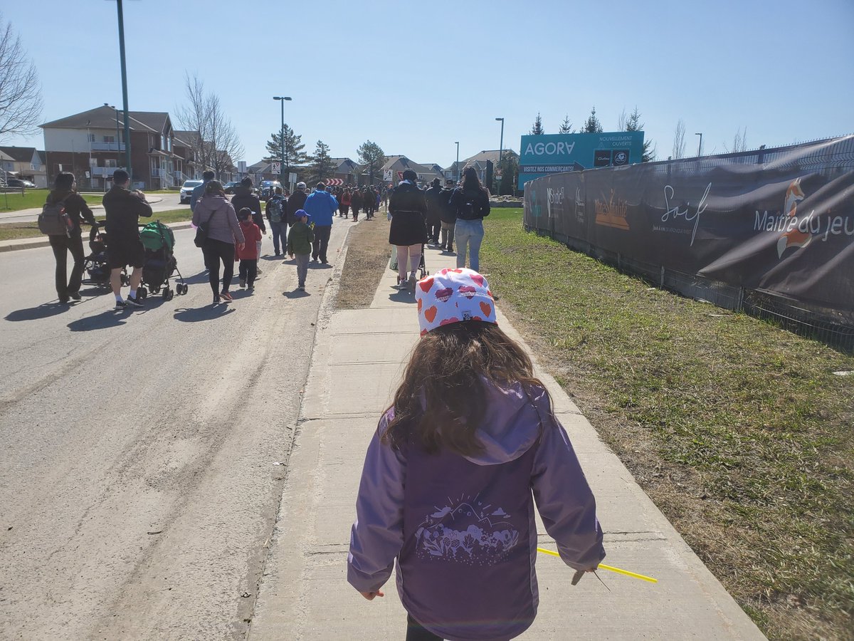 Jjireada's tweet photo. Walking to raise awareness for #Autism. Marchons pour l'#autisme.
#AutismAcceptanceMonth #AutismAcceptance #autisme #faitesbrillerlautisme https://t.co/8XVw7Ssnjm