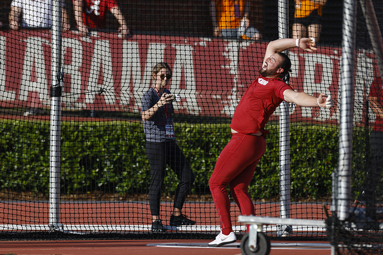Bobby Colantonio Jr. (69.37 meters) and Kieran McKeag (69.07 meters) took first and second among collegians in the men’s hammer throw at the LSU Invitational

#BamaThrows #RollTide