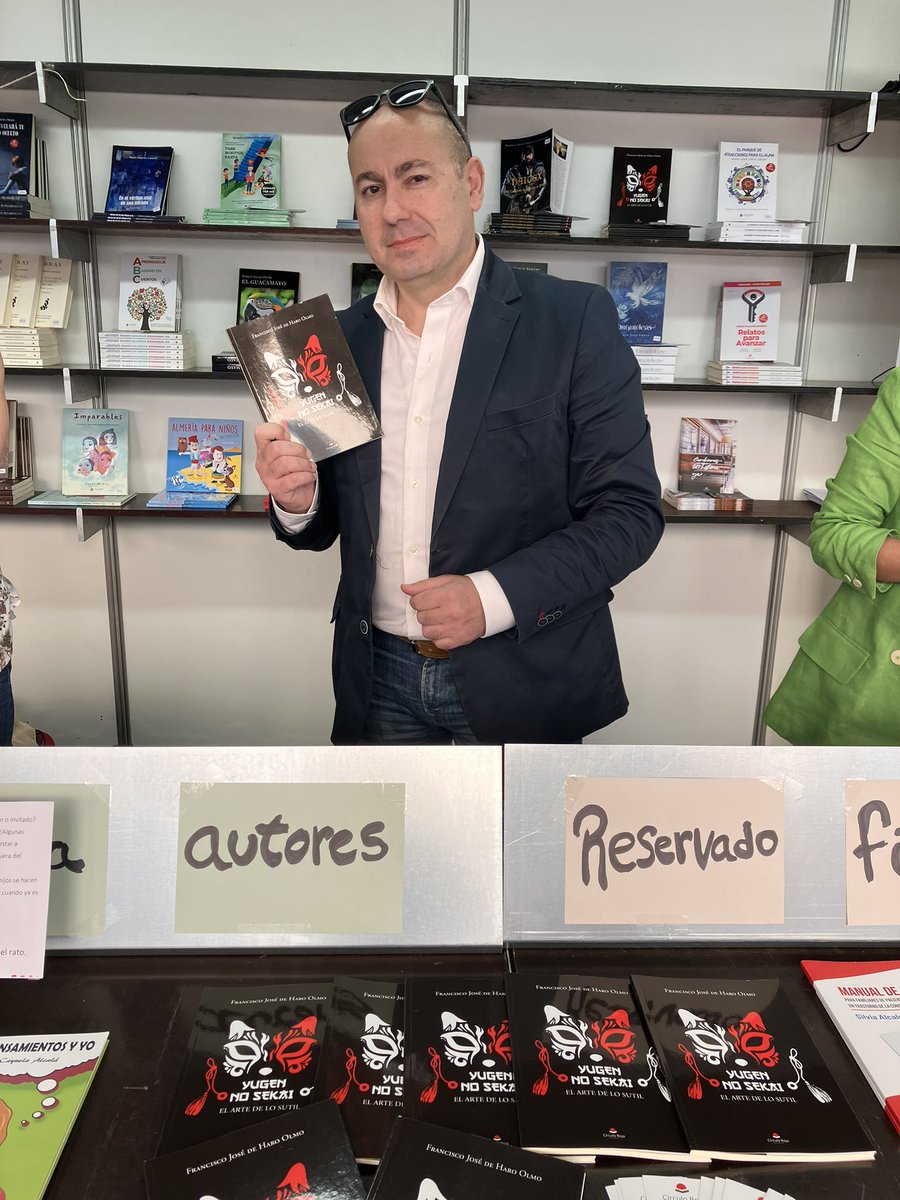 fjharo's tweet photo. Misión cumplida. Agradecido a las visitas recibidas entre los que se encuentran amigos de toda la vida, que no es poco. Toda una aventura con @Edicirculorojo https://t.co/co41YxMe6f