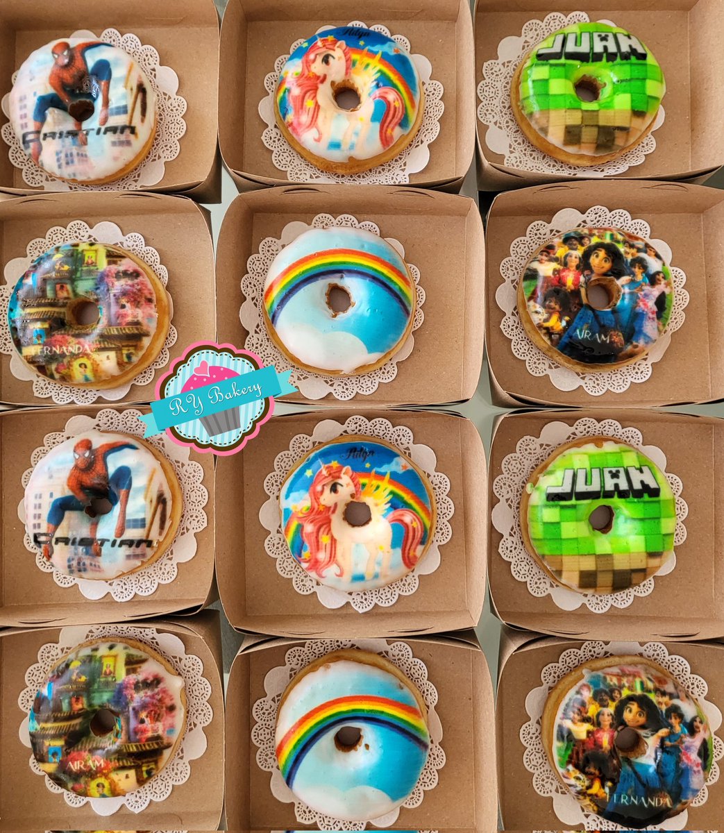RYBakery's tweet photo. Los mejores obsequios que podemos dar a los niños son raíces fuertes para que crezcan con bien y alas para que vuelen en dirección a sus sueños #RYBakery #LaVidaEsDulce #Donas #DonasDecoradas #Donuts #DonutsLover #FelizDiaDelNiño #spiderman #unicorn #minecraft #encanto #rainbow https://t.co/7rkJI6J8T1