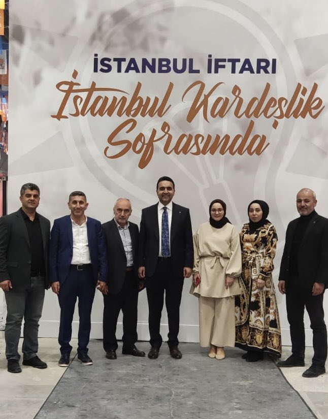 basak_sozbir's tweet photo. Biz Cumhurbaşkanımız @RTErdogan ’ın liderliğinde büyük bir teşkilat ve kocaman bir aileyiz. ❤️

Rabbim birliğimizi bozmasın.

#Aileİftarı https://t.co/X8U6tDl7QP