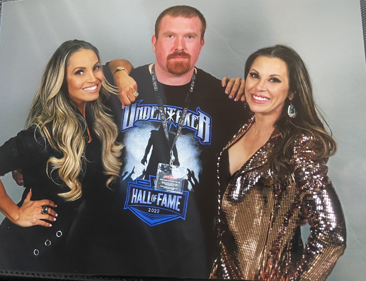 Meeting Trish Stratus & Mickie James @WWE https://t.co/uIUjfhaZEt