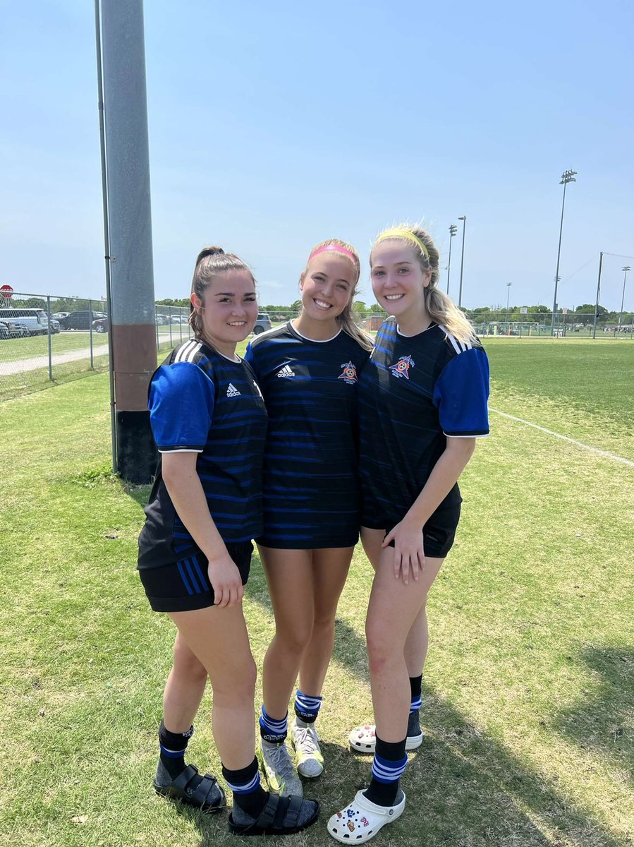 alexaasmiithh's tweet photo. I am forever grateful for all the amazing memories I have from all my years of playing soccer. This team will forever hold a special place in my heart. I will miss you all so much! I will always be y’all’s biggest cheerleader. Much love❤️ Number 11 signing out 🥺 https://t.co/3h78l0Zc32