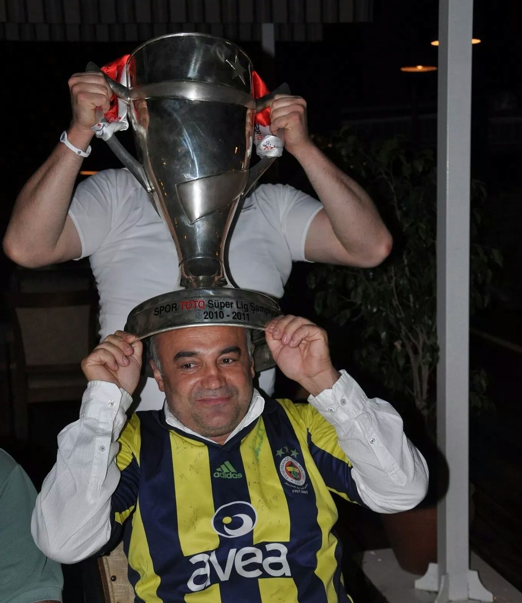 2011 ŞAMPİYONU FENERBAHÇE.
ŞAMPİYONUN KUPASI MÜZSİNDE OLUR. #Fenerbahce