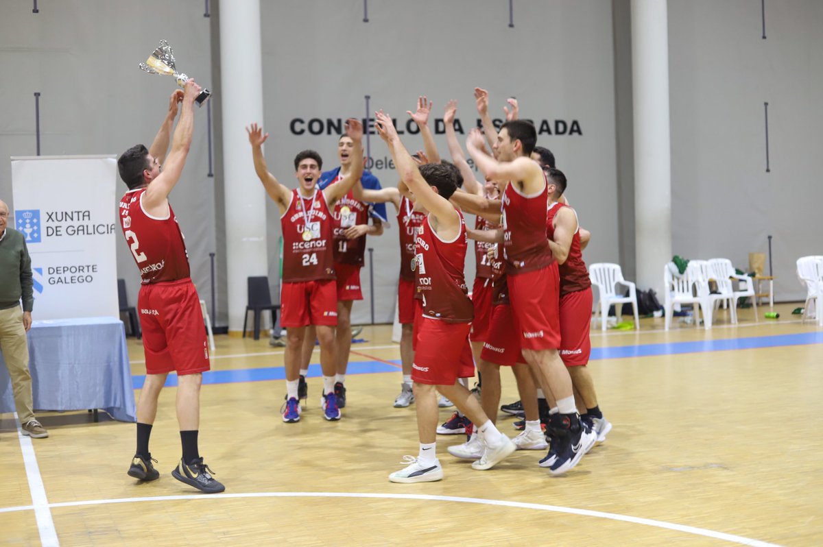 FGB_Baloncesto's tweet photo. #FasesFinaisFGB 🏀

1️⃣ División ⛹🏻‍♂️Masculina ⛹🏻‍♂️
 
🏀 @OBRADOIROCAB 🥇
 🏆Campión Galego 👏

Parabéns‼️ https://t.co/YhHX8JqPx6