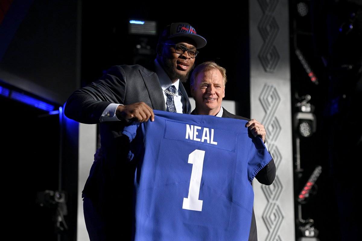 ESPNInsights's tweet photo. T Evan Neal (7th overall), G Joshua Ezeudu (67th), and G Marcus McKethan (173rd).

This is the 2nd time in the last 3 drafts the Giants have taken 3 OL (3 in 2020). From 1990-2019, NYG didn't do that once.

The Giants are 29th in pass block win rate over the last 2 seasons. https://t.co/9998EE0T6k